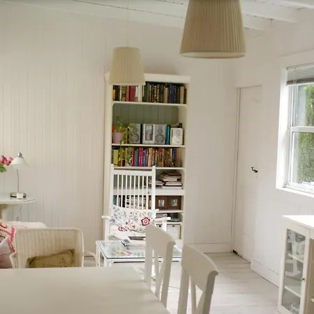 Elegant In Tomares, Private Pool And Enclosed Garden Villa *