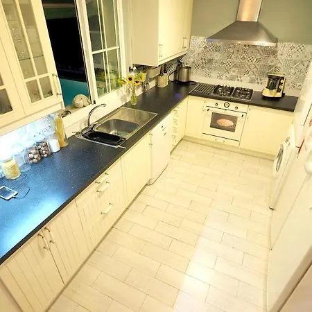 Elegant In Tomares, Private Pool And Enclosed Garden Villa