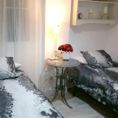 Elegant In Tomares, Private Pool And Enclosed Garden