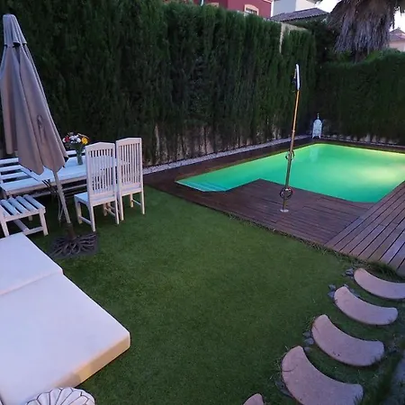 Elegant In Tomares, Private Pool And Enclosed Garden Villa Tomares