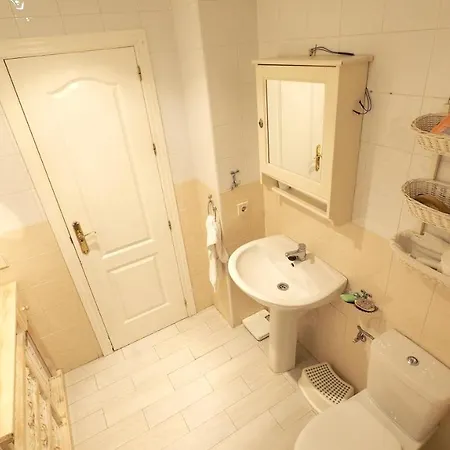 Elegant In Tomares, Private Pool And Enclosed Garden Villa Tomares